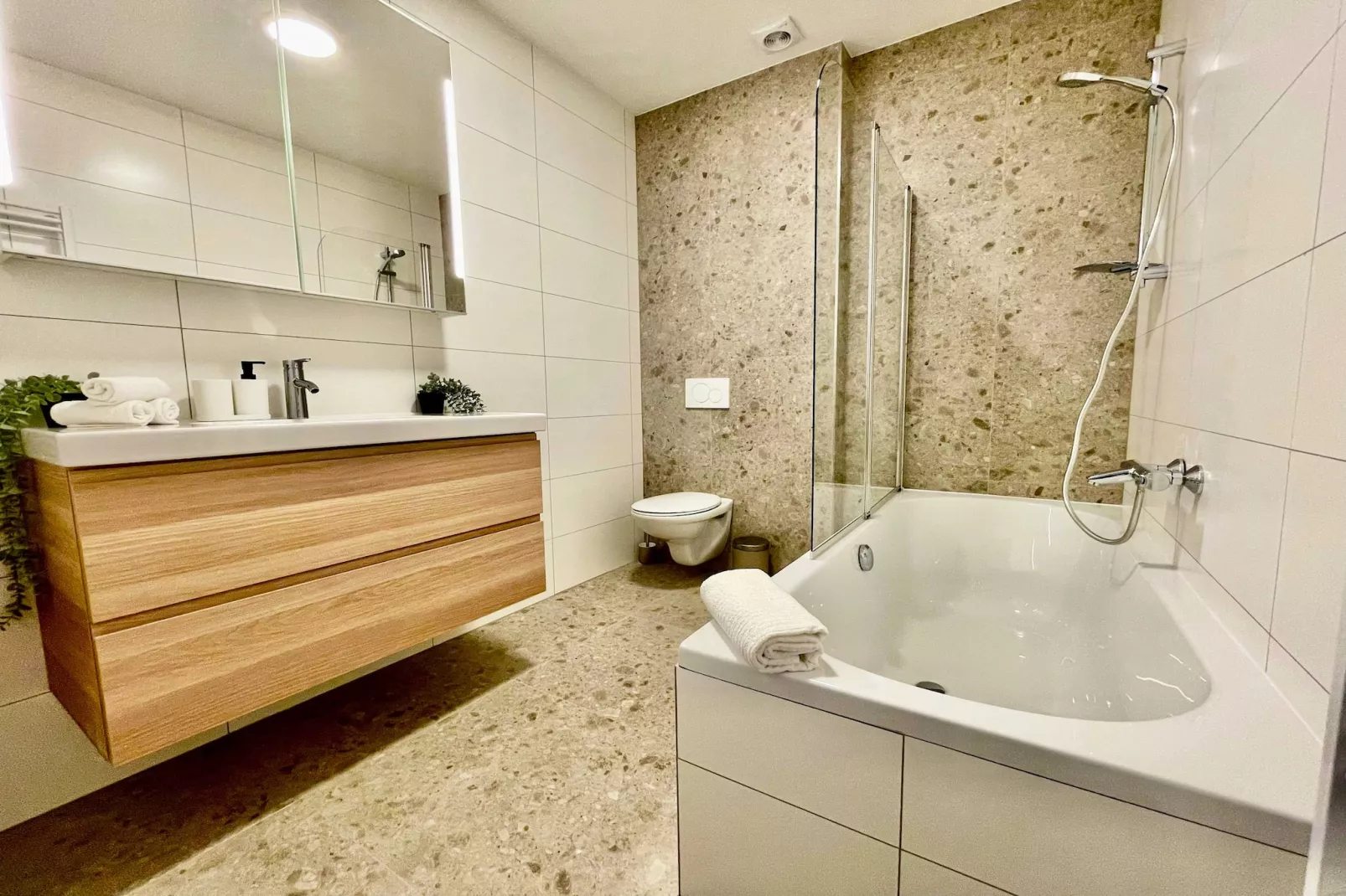 Luxury 2BR 1BA Near Fashion District by OneLuxStay - Salle de bain