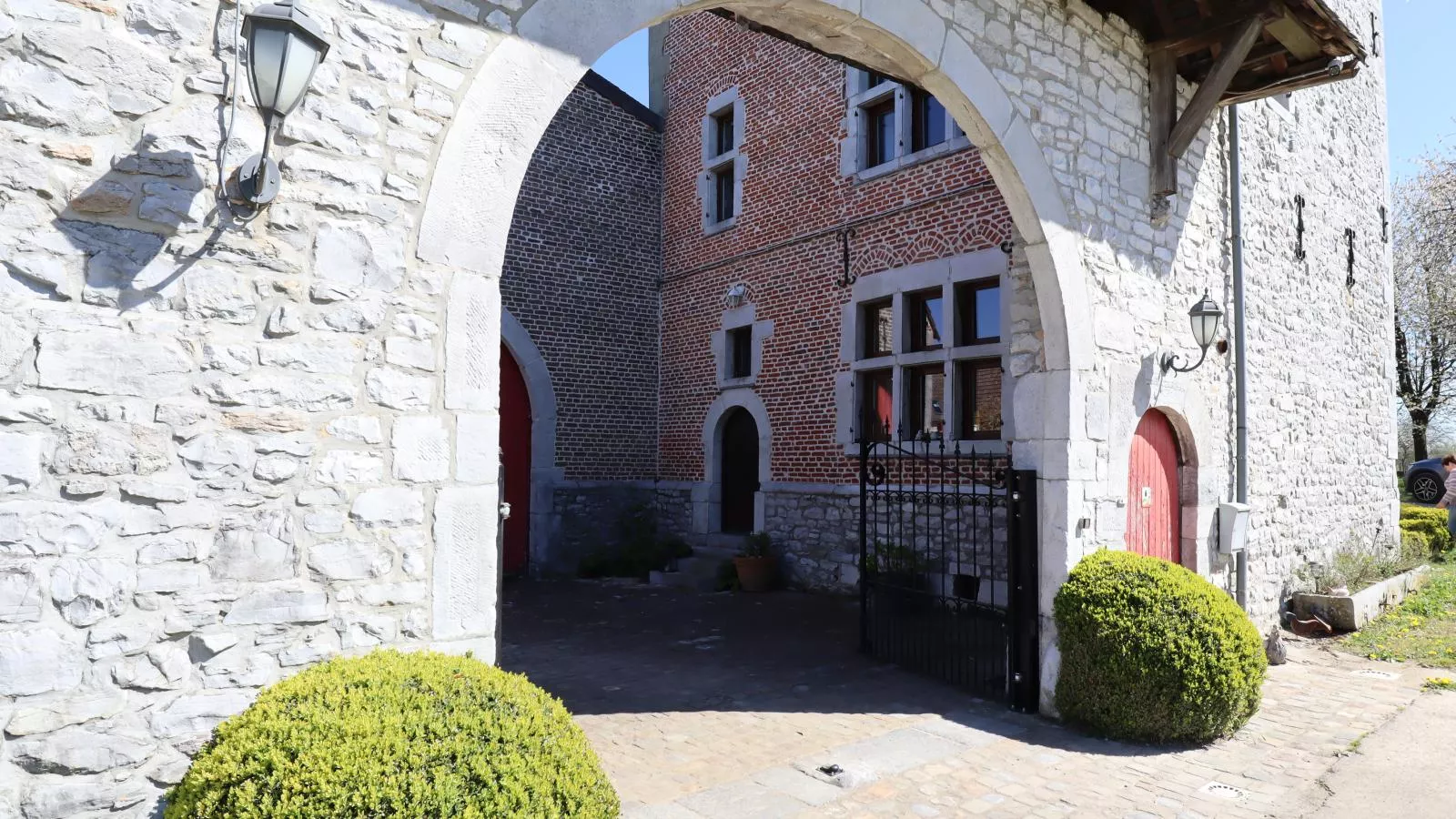 La Tour de la Chapelle - Extérieur été
