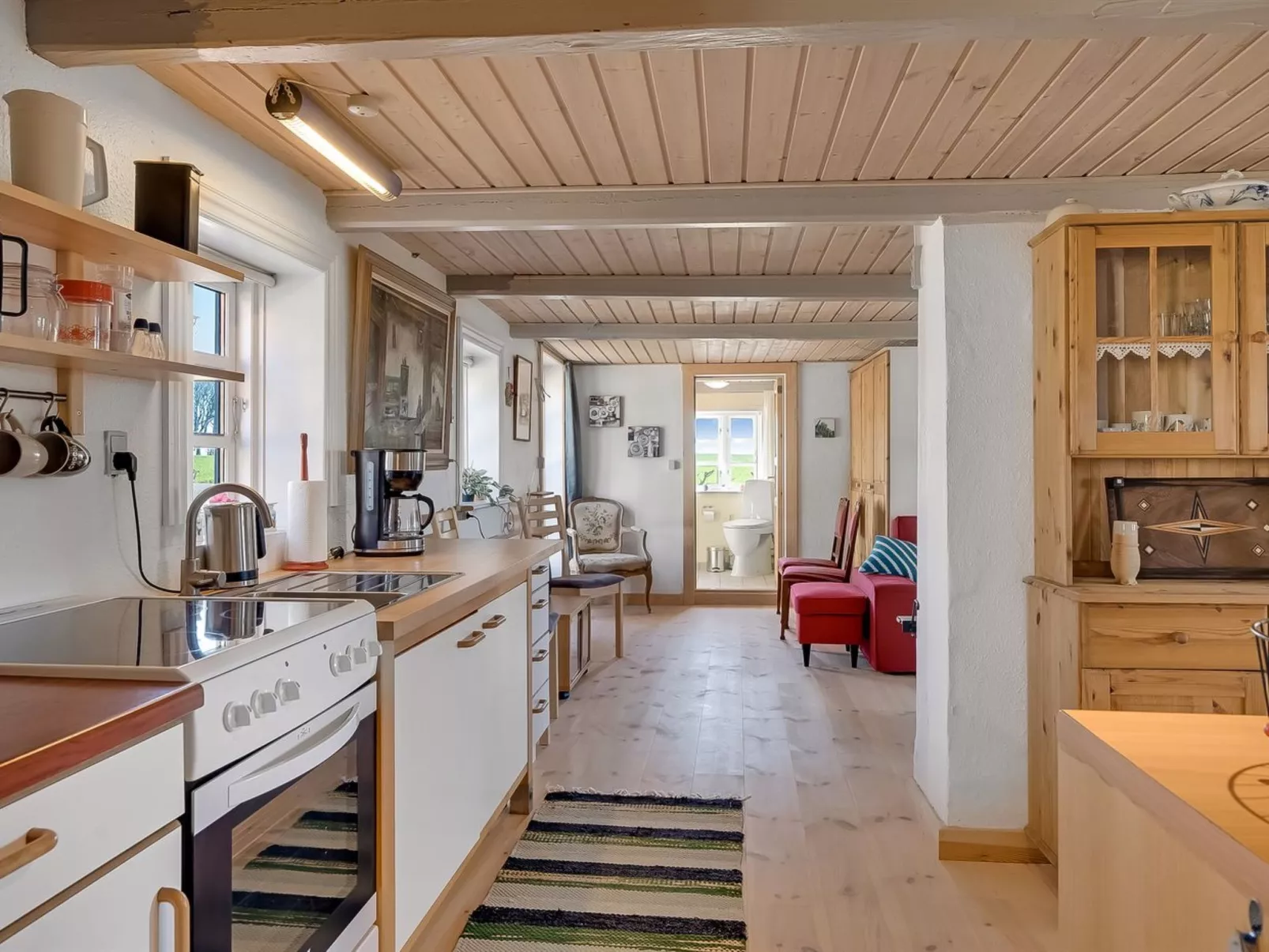 "Farah" - 2km to the fjord - Drinnen