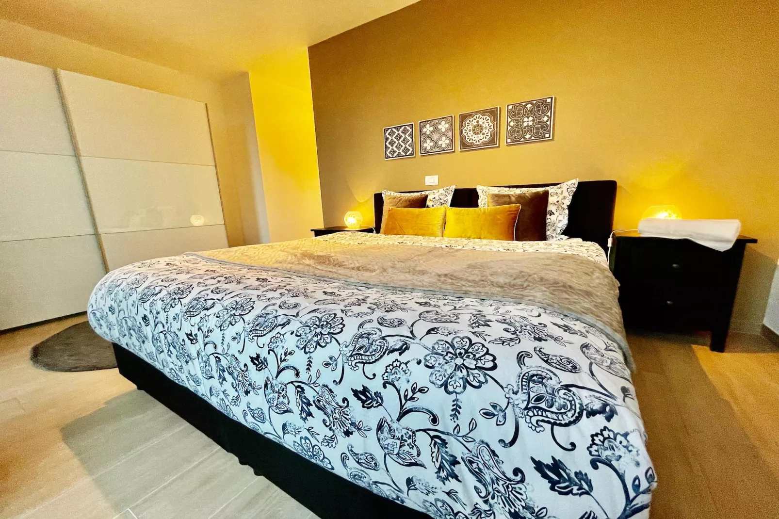 Modern 2BR Penthouse Near Diamond District by OneLuxStay - Chambre