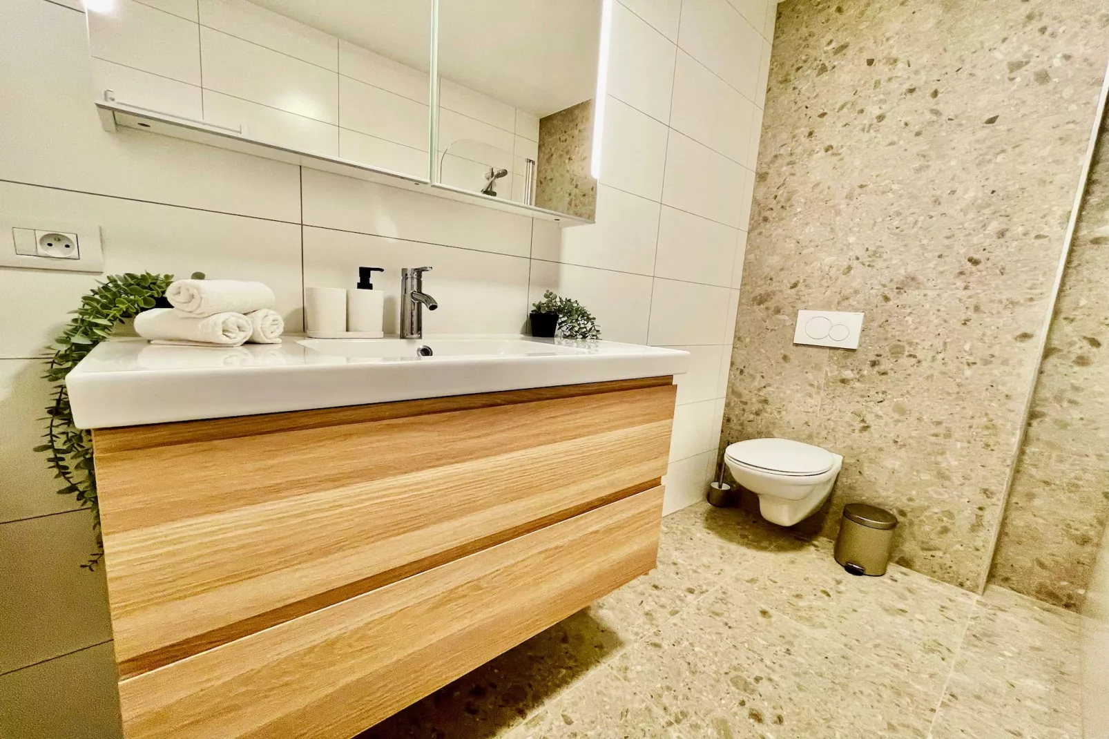 Luxury 2BR 1BA Near Fashion District by OneLuxStay - Salle de bain