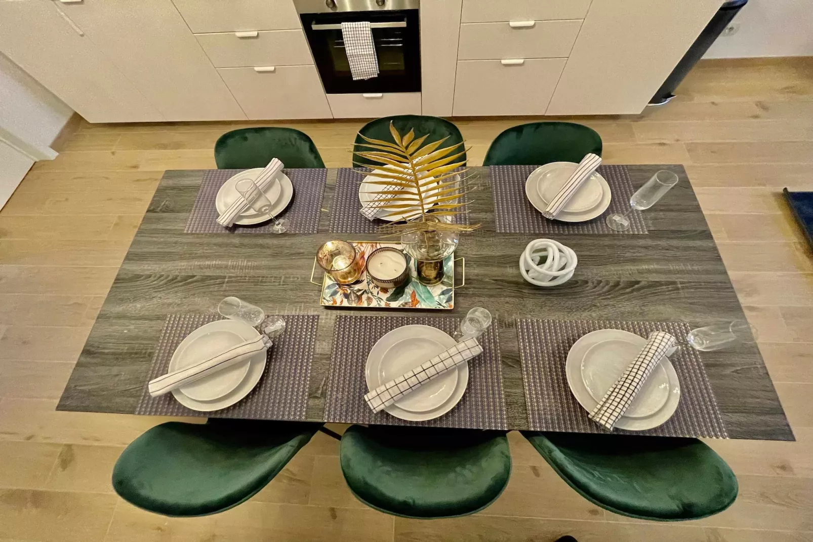 Luxury 2BR 2BA Near Fashion District by OneLuxStay - Salle à manger