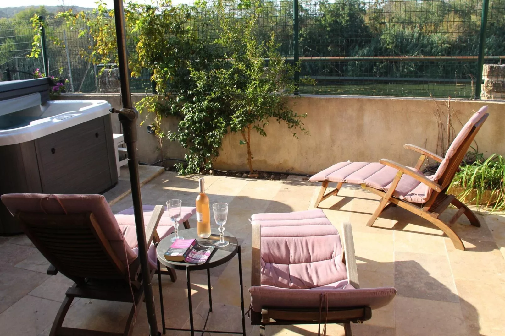 Maison Bellevue-Gardens summer