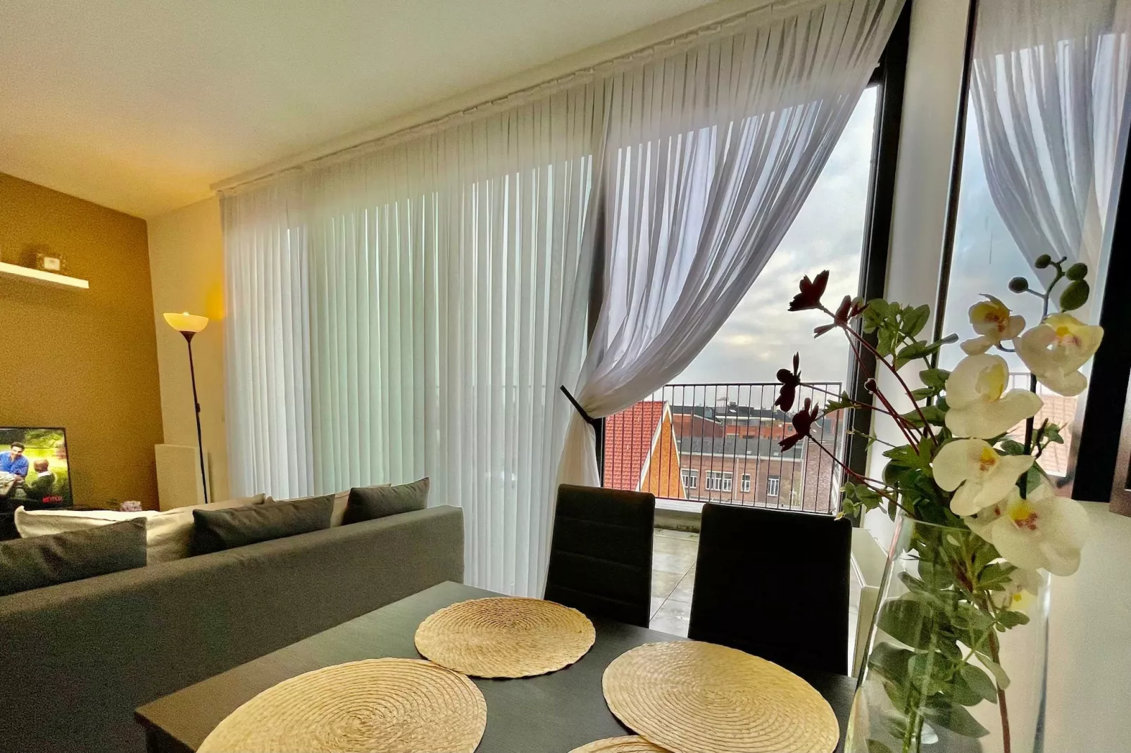 Modern 1BR Near Diamond District by OneLuxStay - Ambiance