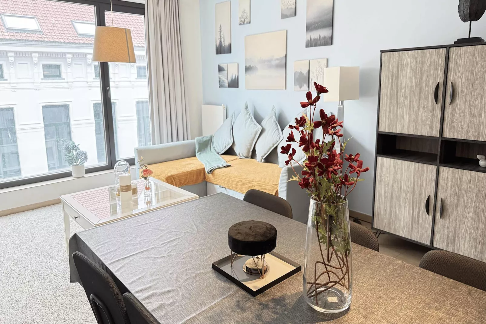 Spacious 3BR 25 BA Near Diamond District by OneLuxStay - Ambiance