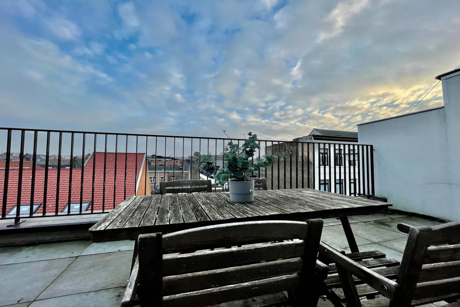 Modern 1BR Near Diamond District by OneLuxStay - Ambiance