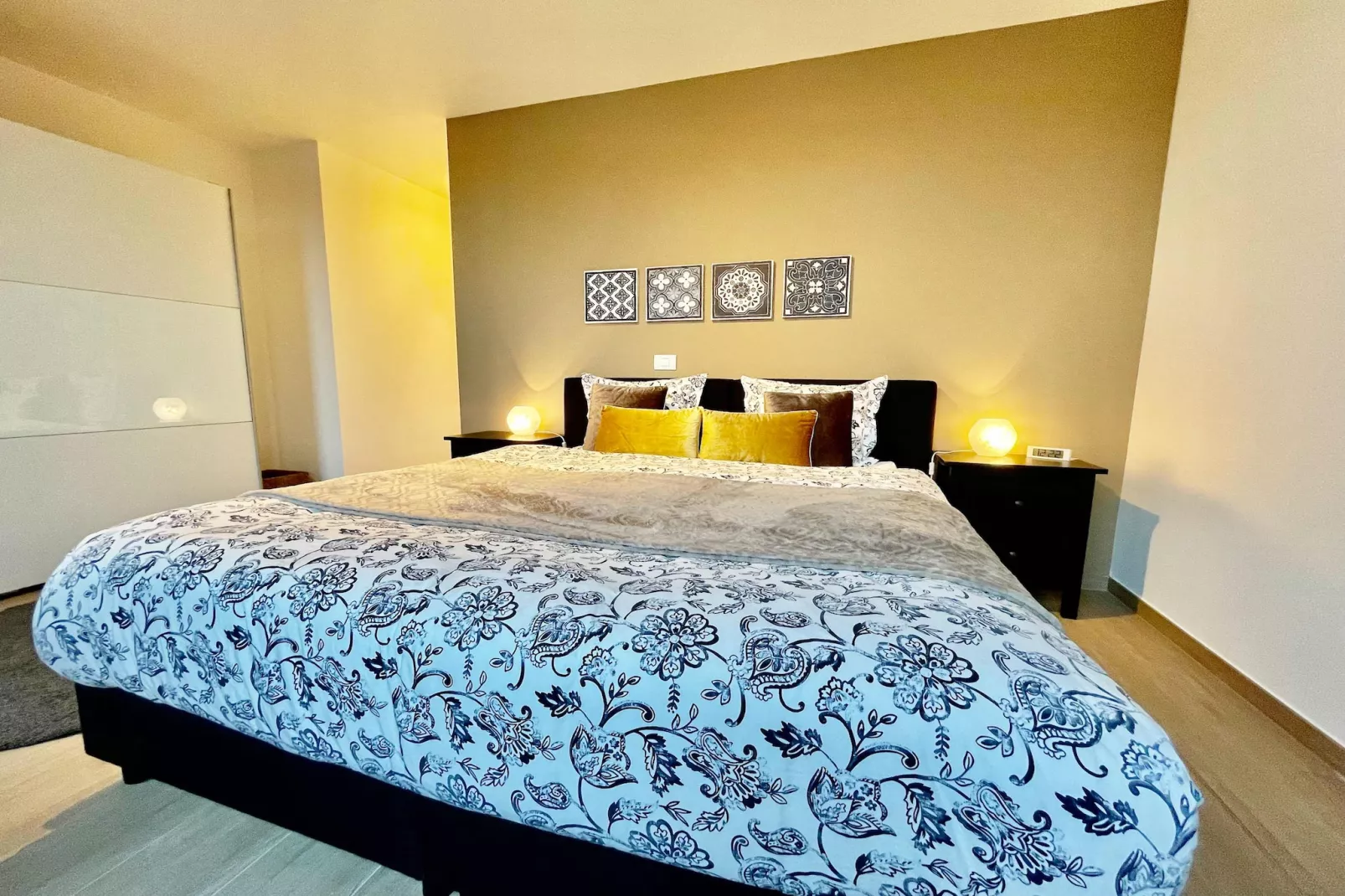 Modern 2BR Penthouse Near Diamond District by OneLuxStay - Chambre