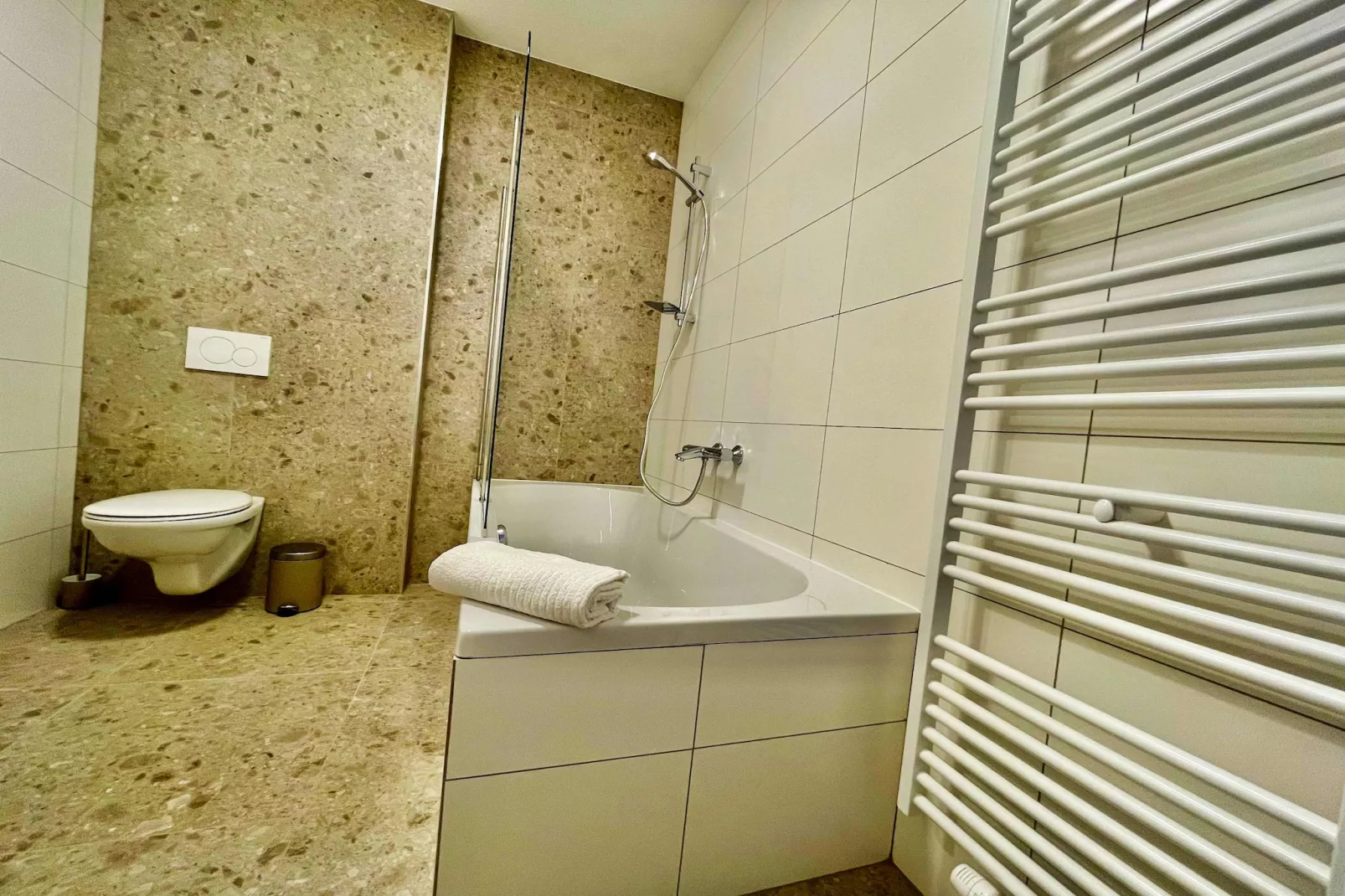Luxury 2BR 1BA Near Fashion District by OneLuxStay - Salle de bain