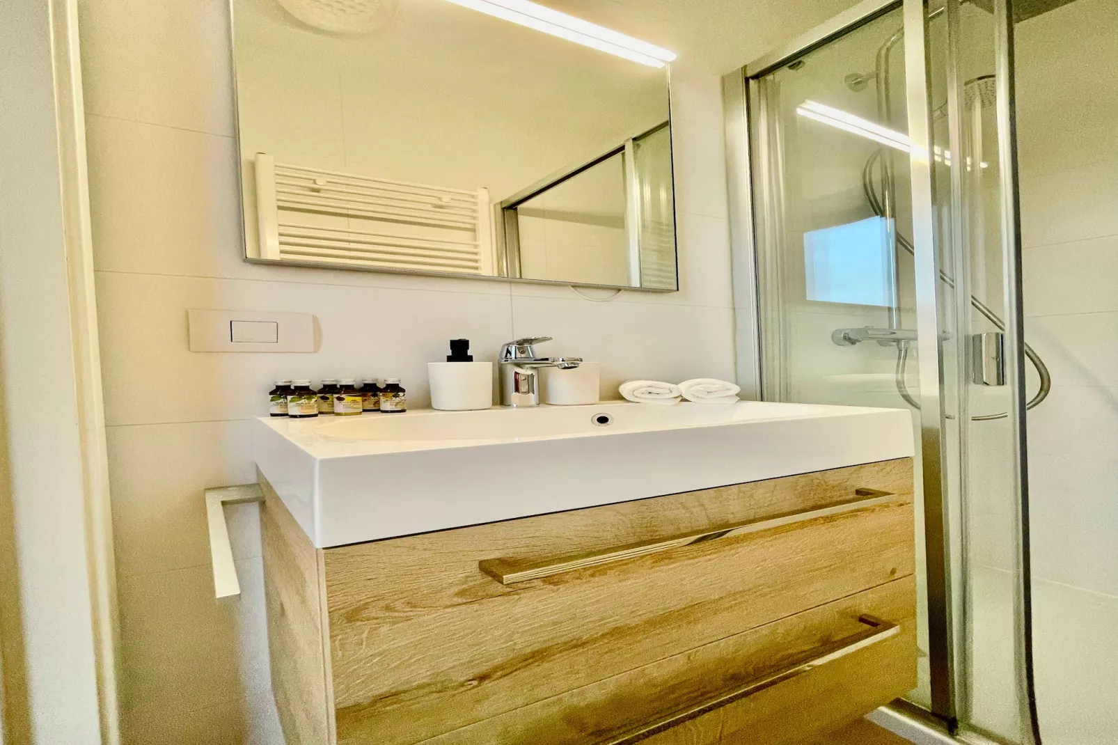 Modern 2BR Penthouse Near Diamond District by OneLuxStay - Salle de bain