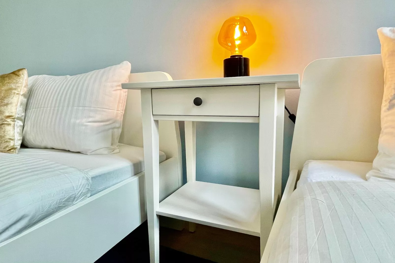 Luxury 2BR 1BA Near Fashion District by OneLuxStay - Ambiance