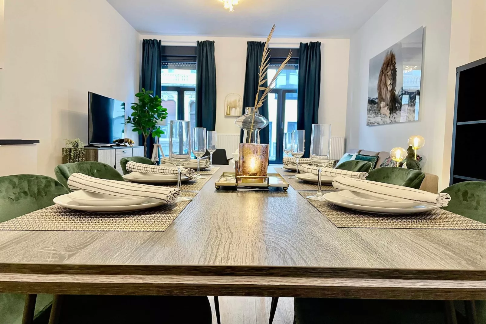 Luxury 2BR 2BA Near Fashion District by OneLuxStay - Salle à manger