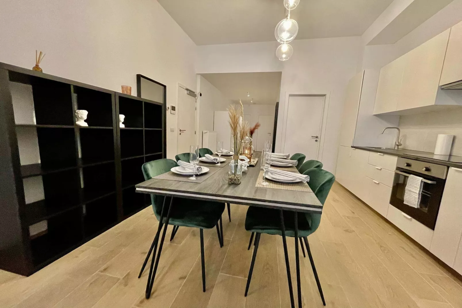Luxury 2BR 2BA Near Fashion District by OneLuxStay - Salle à manger