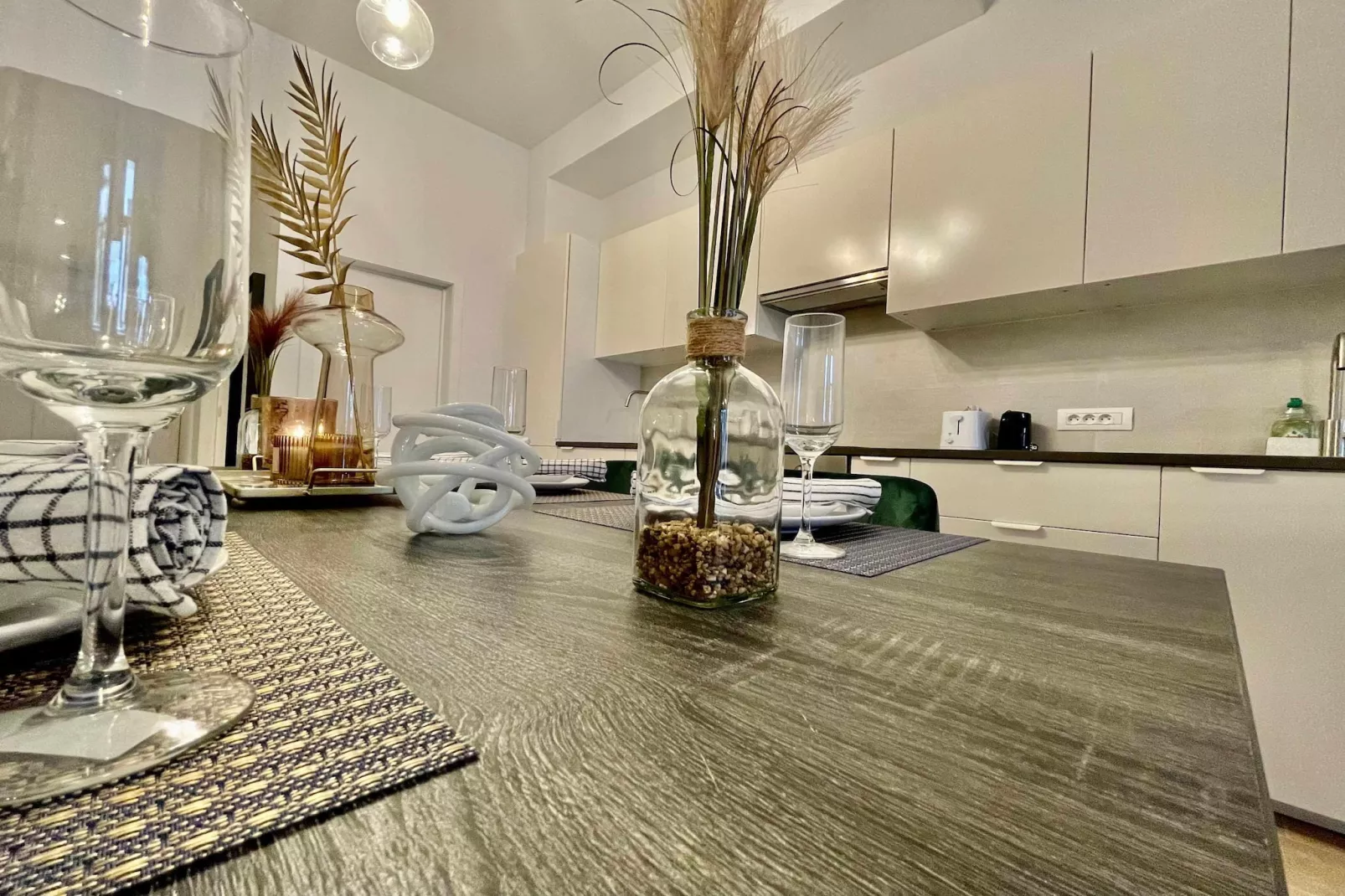 Luxury 2BR 2BA Near Fashion District by OneLuxStay - Salle à manger