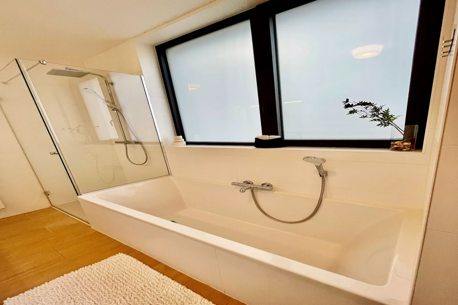 Modern 2BR Penthouse Near Diamond District by OneLuxStay - Salle de bain