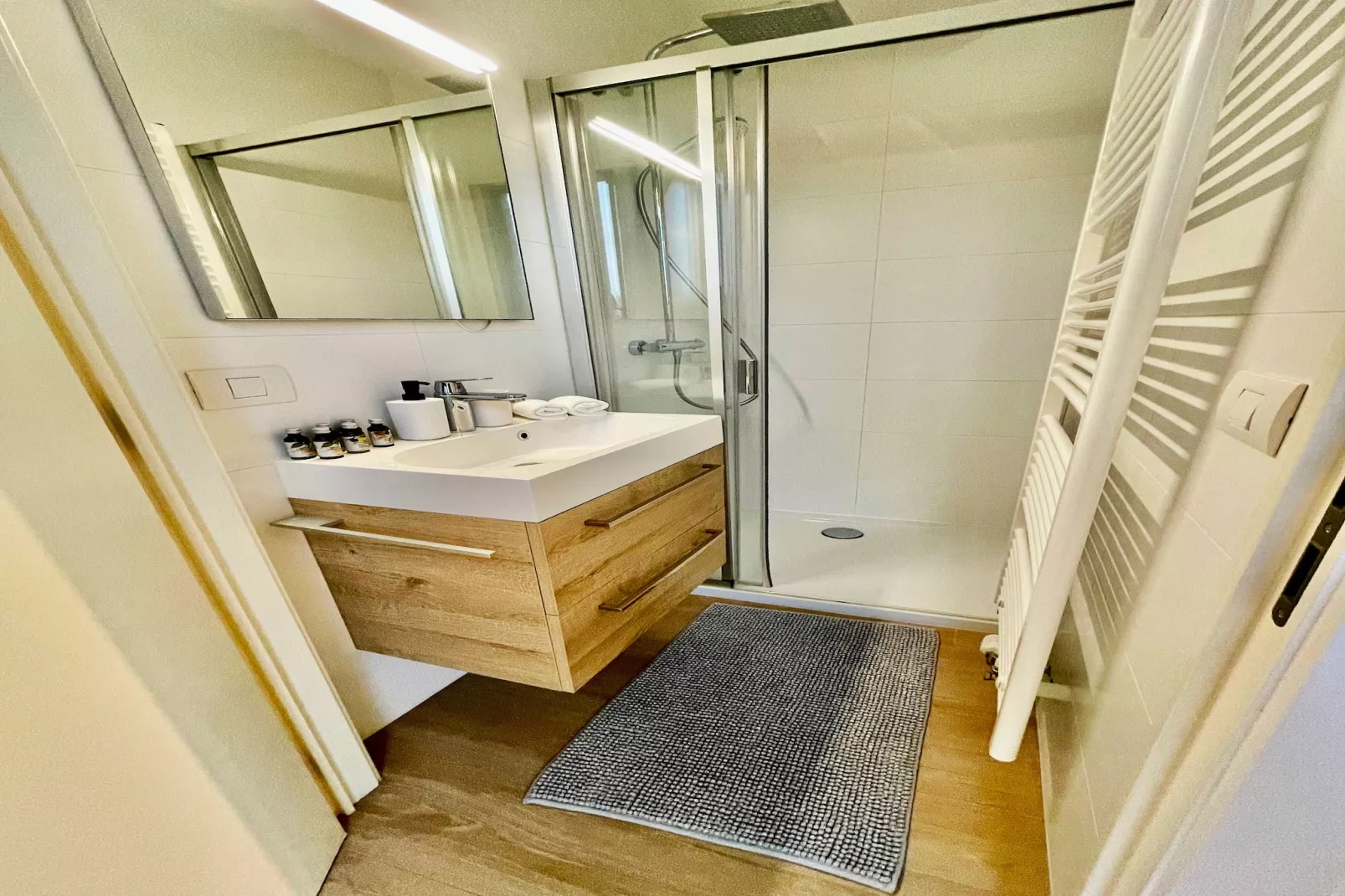 Modern 2BR Penthouse Near Diamond District by OneLuxStay - Salle de bain