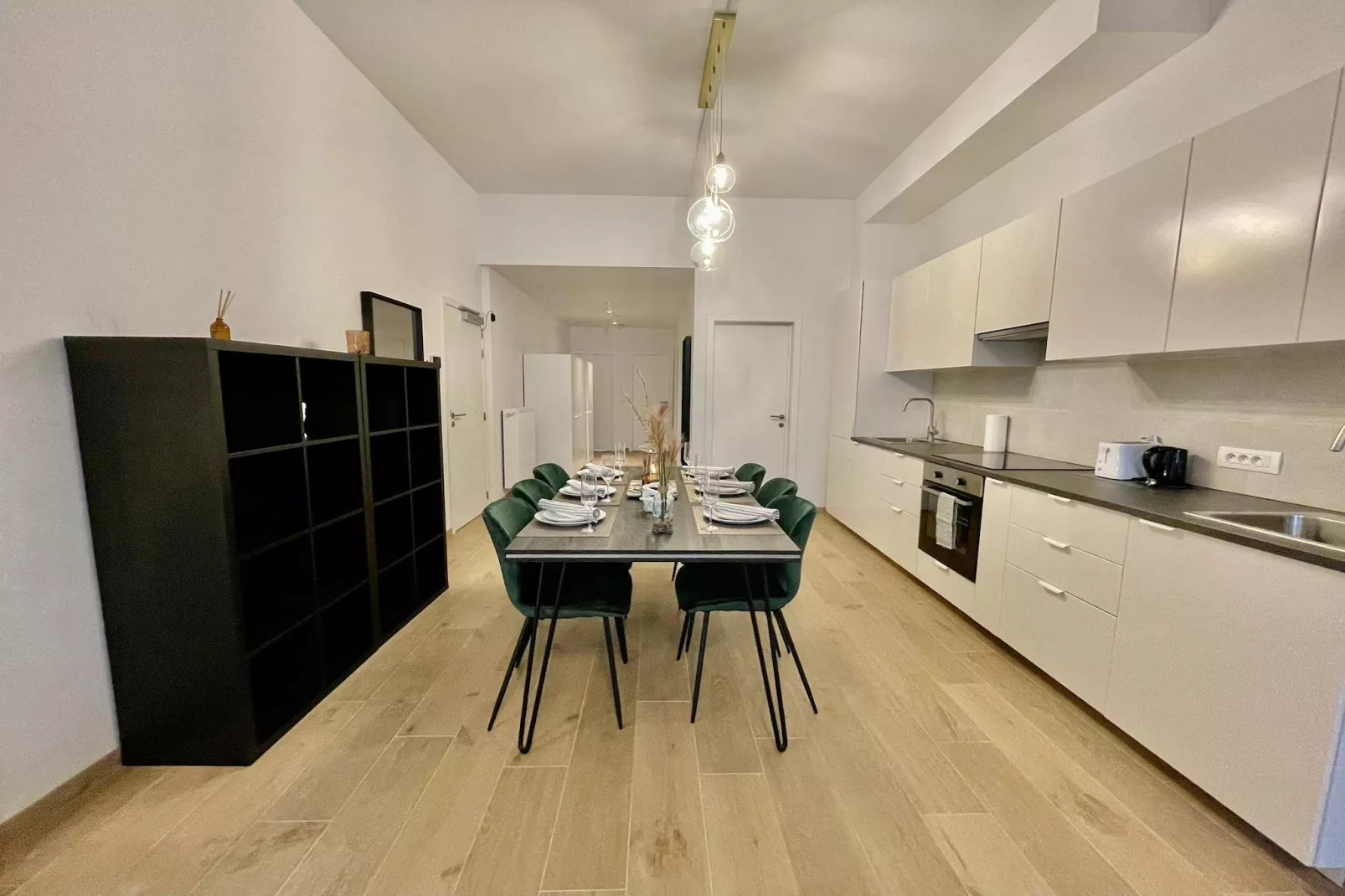 Luxury 2BR 2BA Near Fashion District by OneLuxStay - Salle à manger