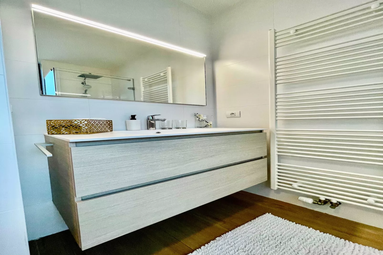 Modern 2BR Penthouse Near Diamond District by OneLuxStay - Salle de bain