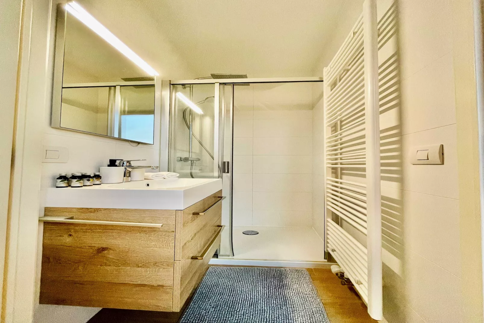 Modern 2BR Penthouse Near Diamond District by OneLuxStay - Salle de bain