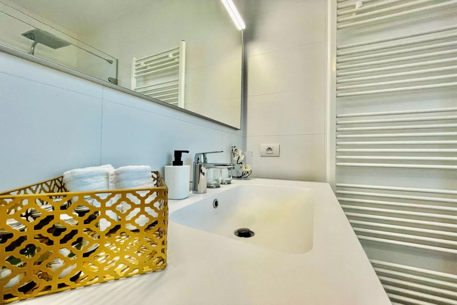 Modern 2BR Penthouse Near Diamond District by OneLuxStay - Salle de bain