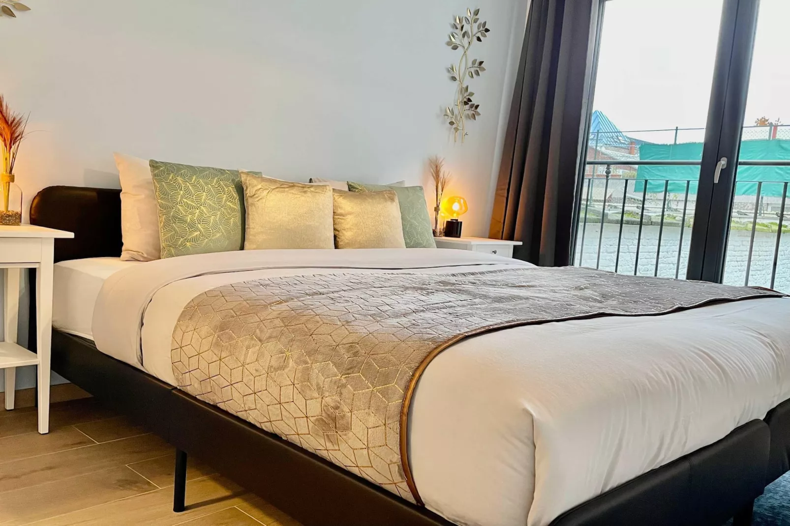 Luxury 2BR 2BA Near Fashion District by OneLuxStay - Chambre