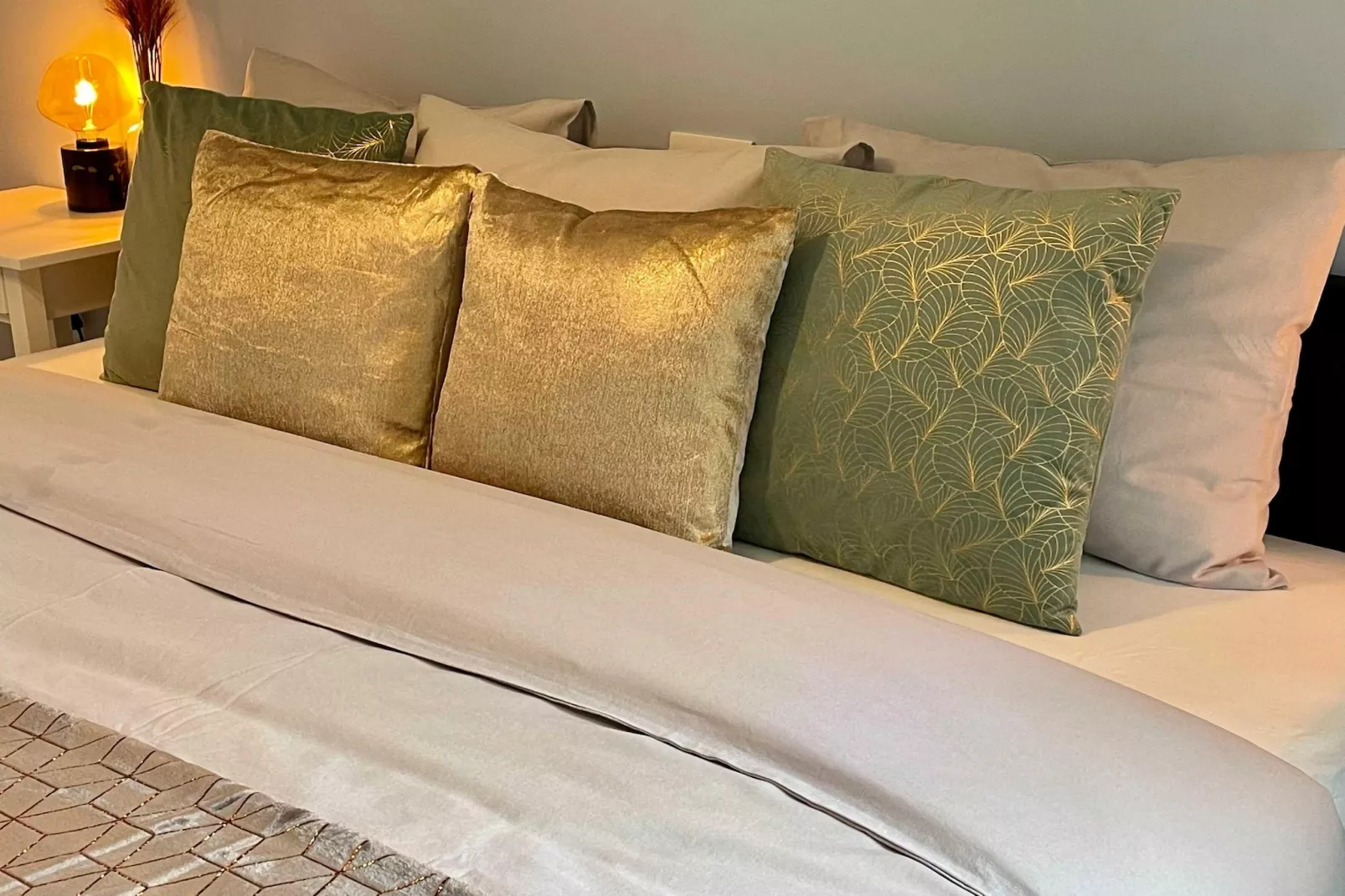 Luxury 2BR 2BA Near Fashion District by OneLuxStay - Chambre