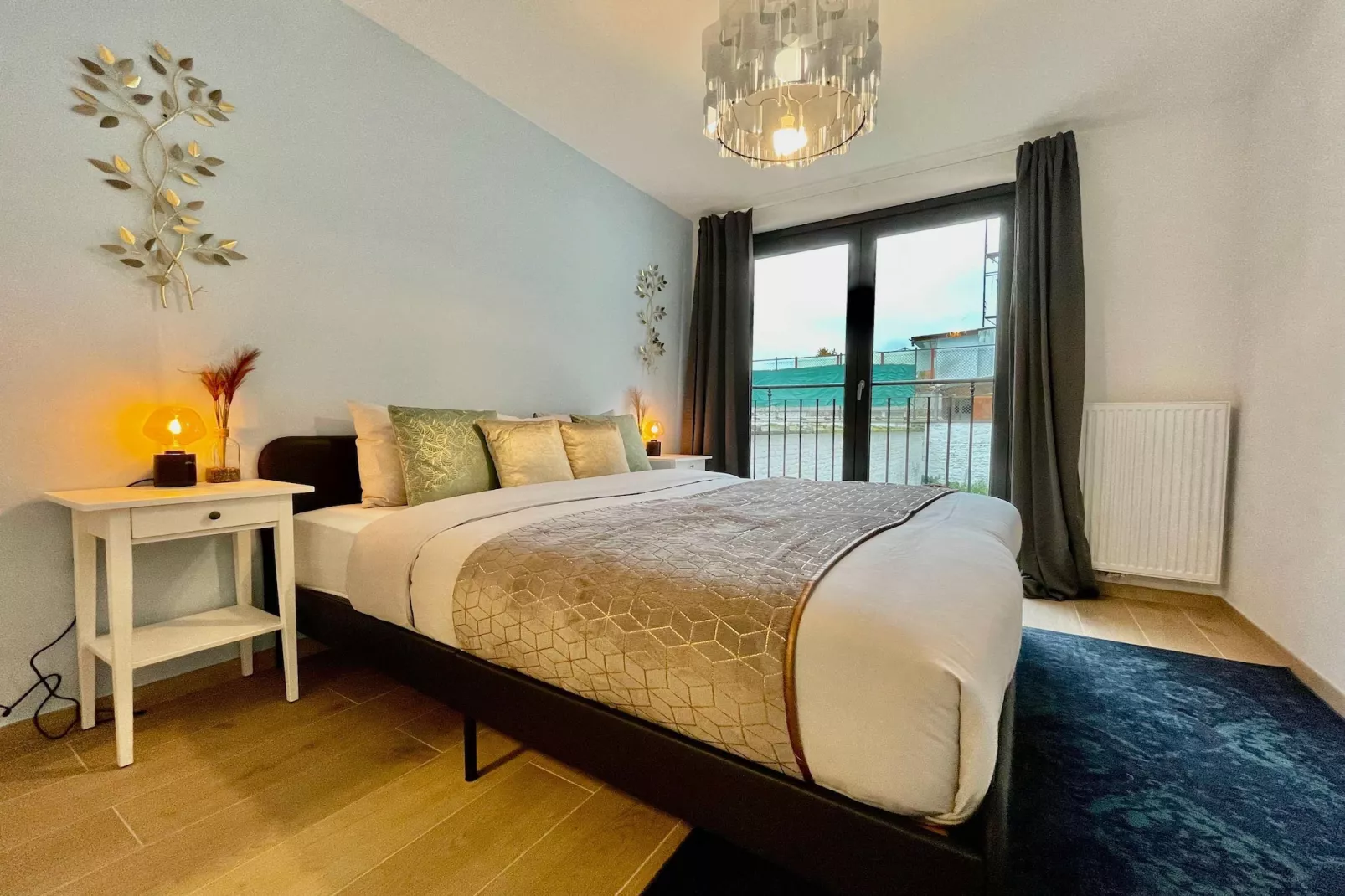 Luxury 2BR 2BA Near Fashion District by OneLuxStay - Chambre