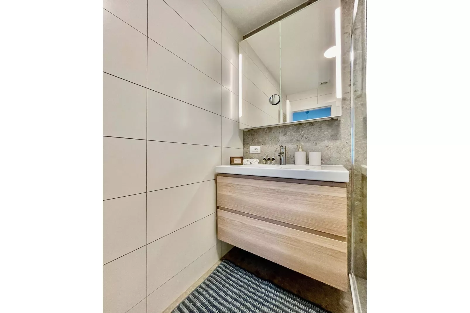 Luxury 2BR 2BA Near Fashion District by OneLuxStay - Salle de bain