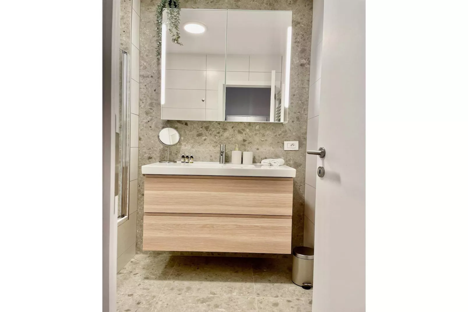 Luxury 2BR 2BA Near Fashion District by OneLuxStay - Salle de bain