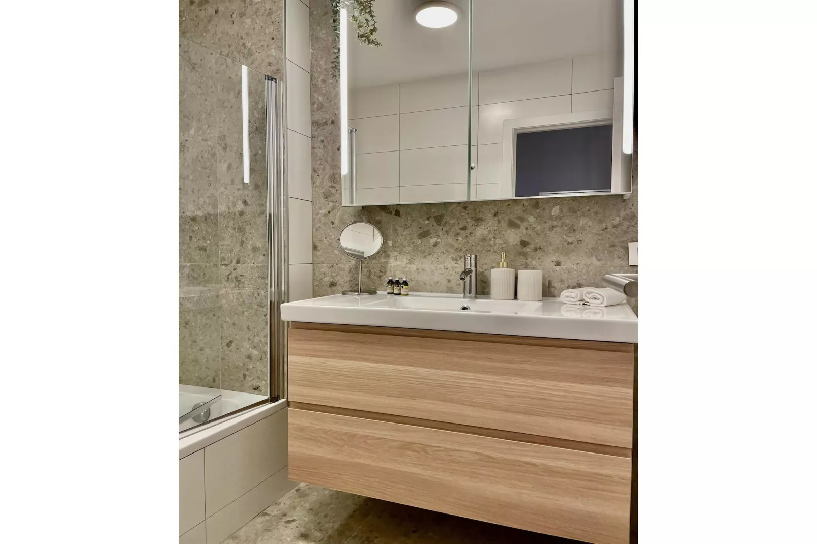 Luxury 2BR 2BA Near Fashion District by OneLuxStay - Salle de bain