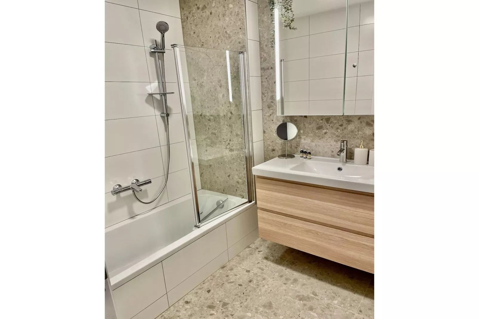 Luxury 2BR 2BA Near Fashion District by OneLuxStay - Salle de bain
