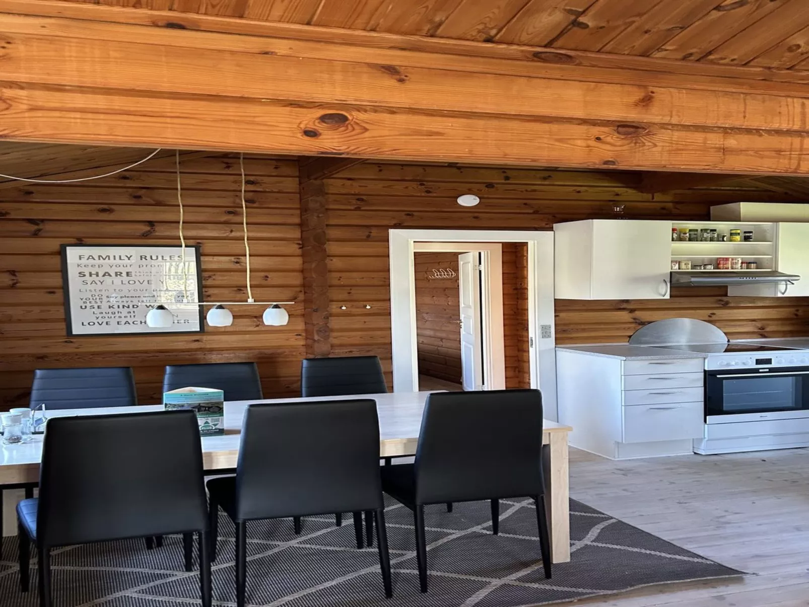 "Ernestine" - 500m to the fjord - Drinnen