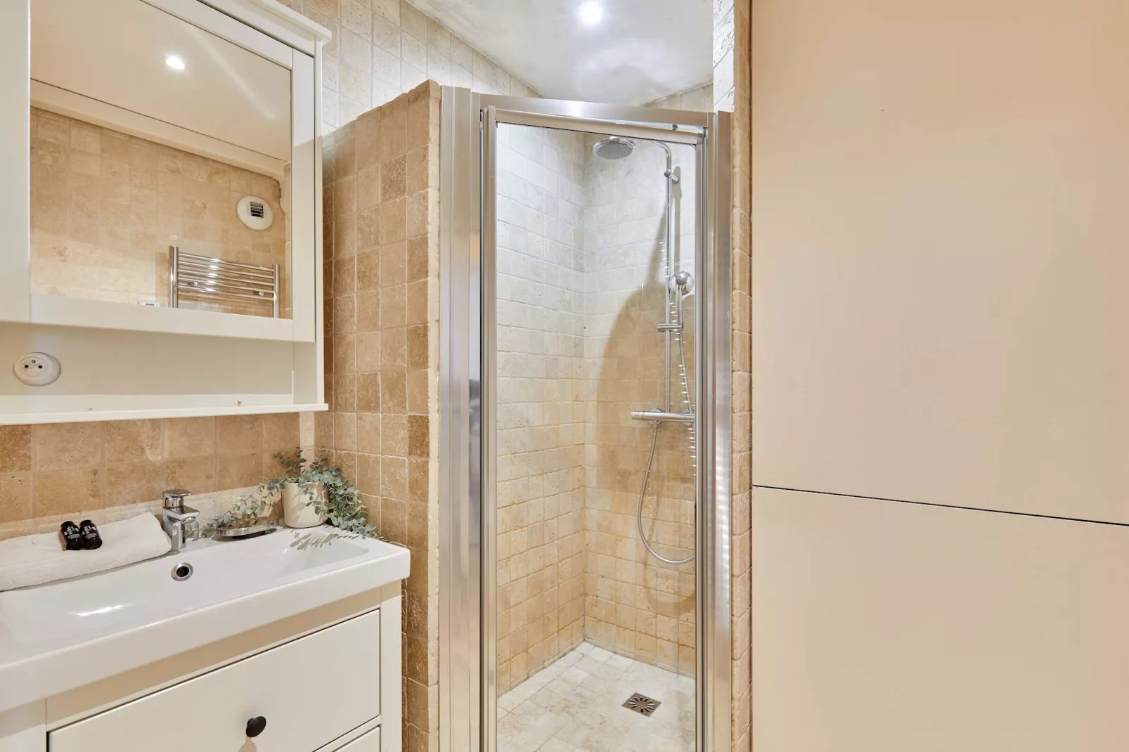 CHENIER 4 NEW 2 - Nicht zugeordnet