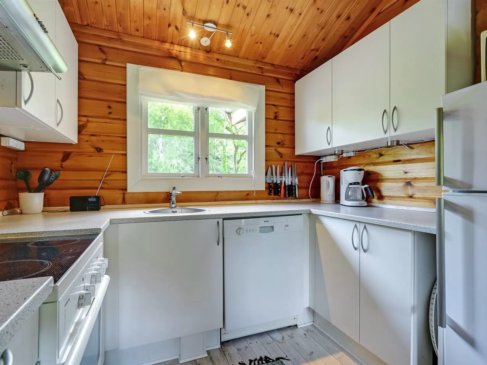 "Ernestine" - 500m to the fjord - Drinnen