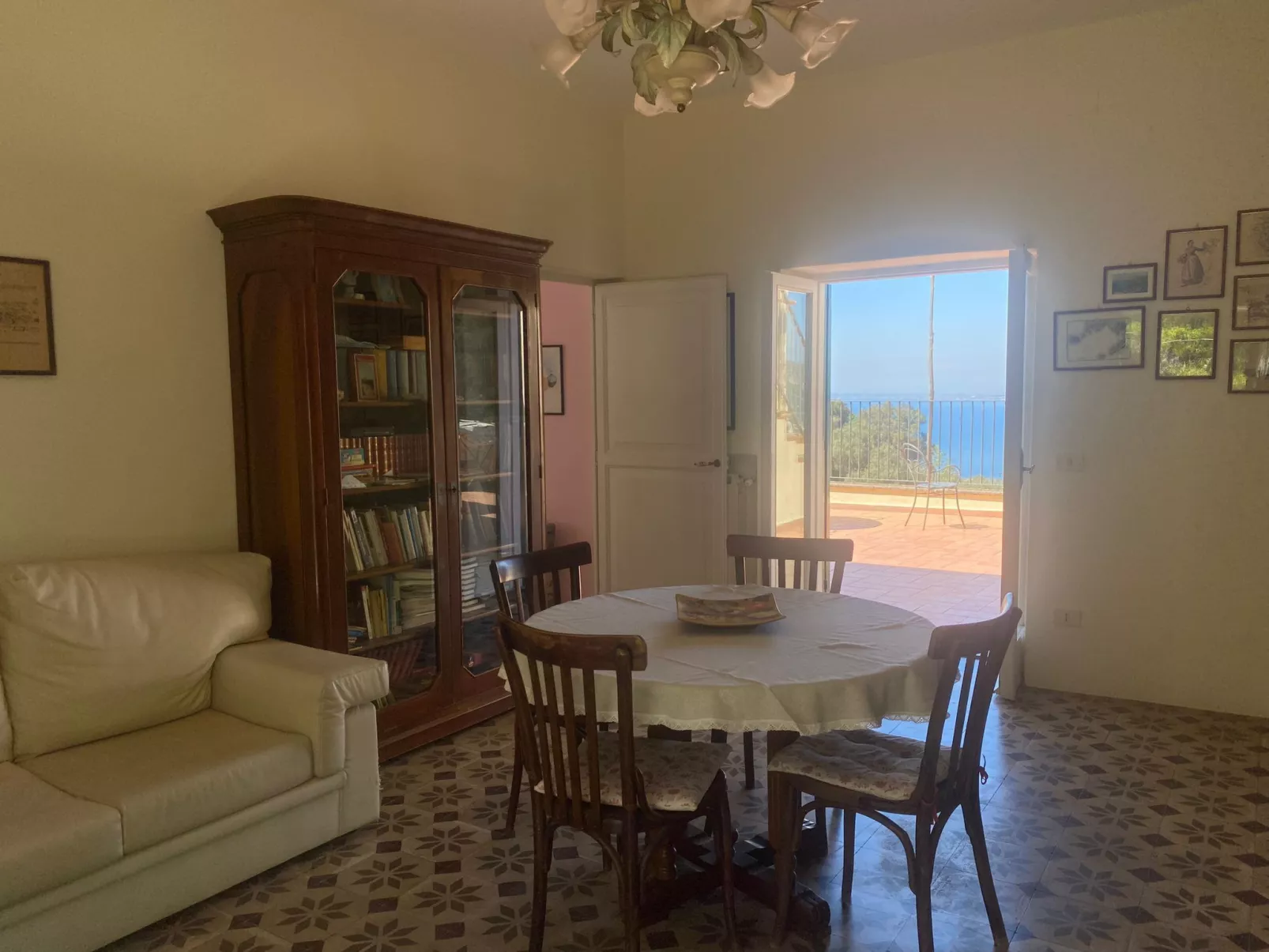 Wohnung mit Panoramaterrasse - Inside
