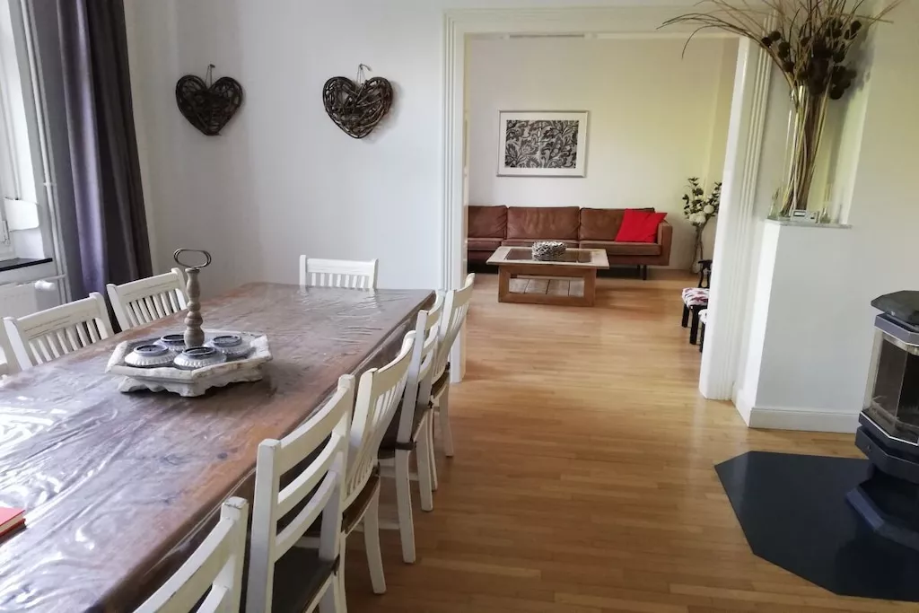 78243 - Dining room