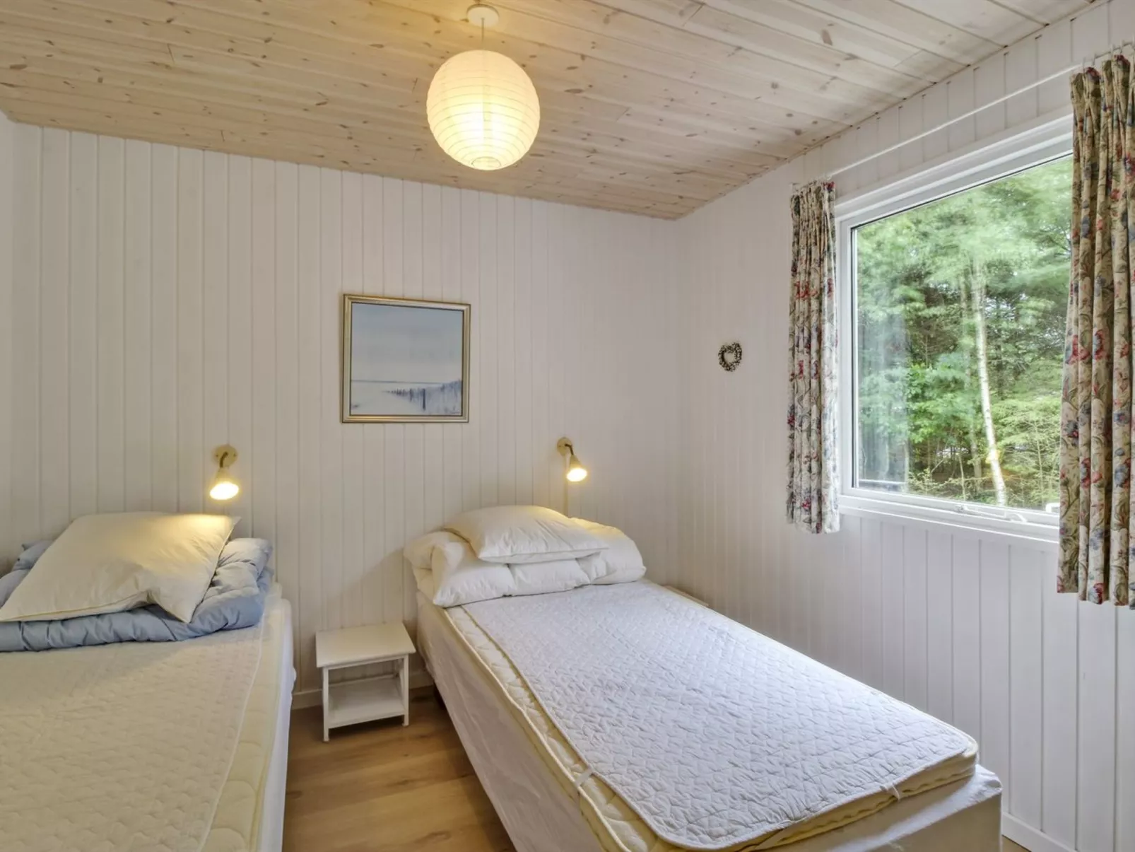 "Chrissie" - 150m from the sea - Inside