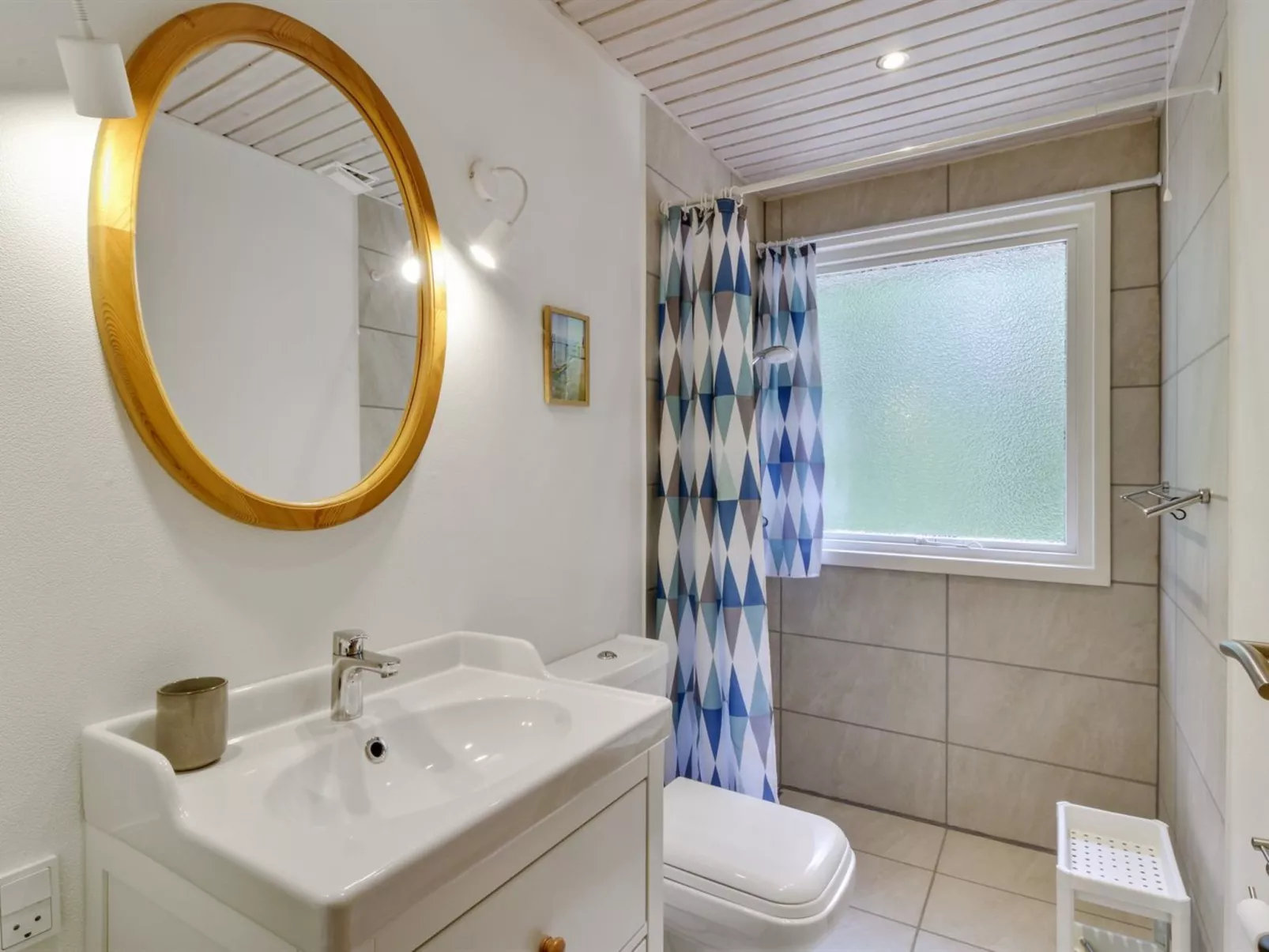 "Chrissie" - 150m from the sea - Inside