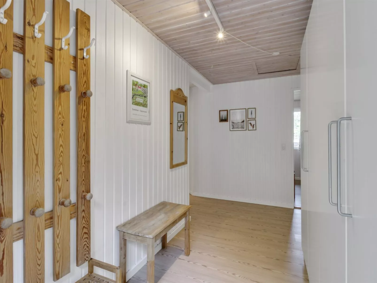 "Chrissie" - 150m from the sea - Inside