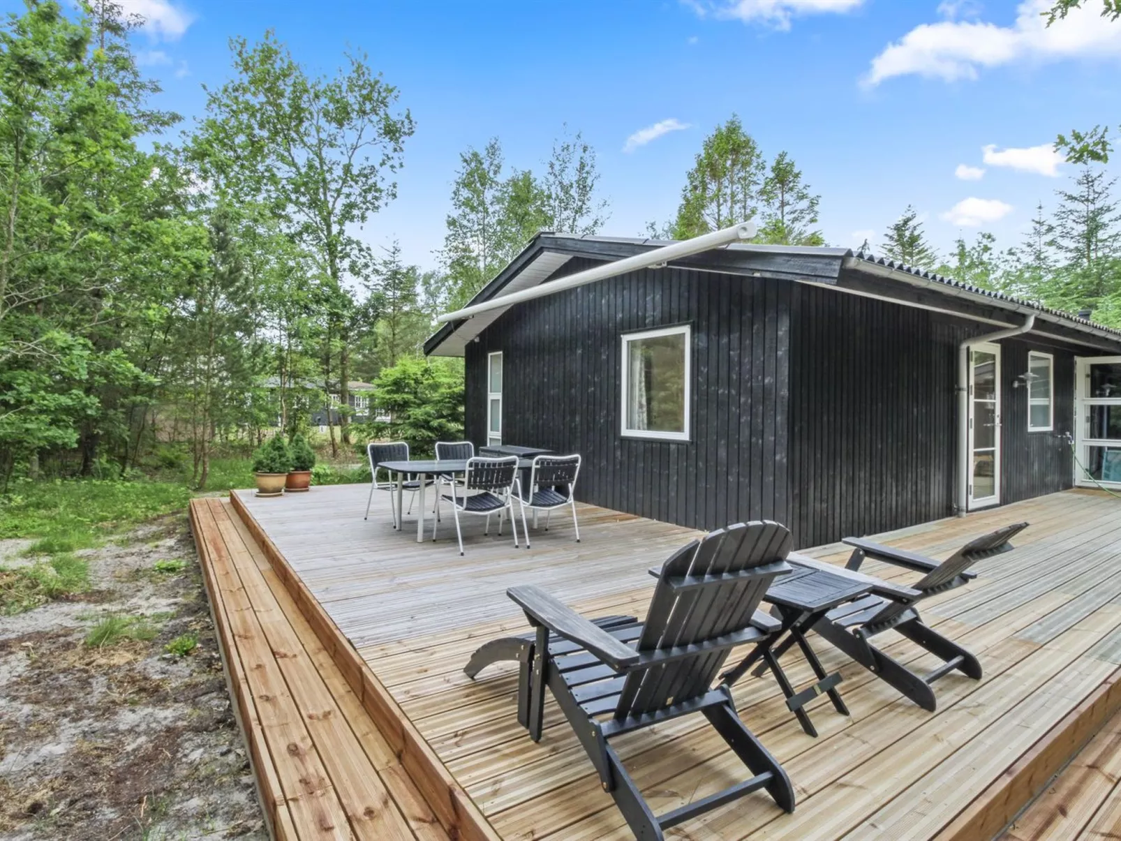 "Chrissie" - 150m from the sea - Outside