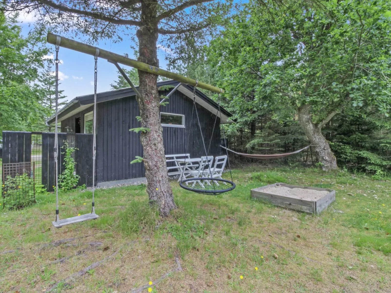 "Chrissie" - 150m from the sea - Outside