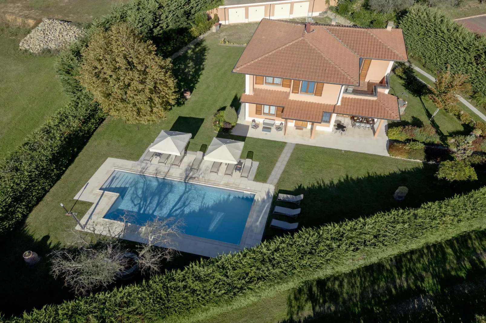 Otto a Loro Ciuffenna - Exterior in summer