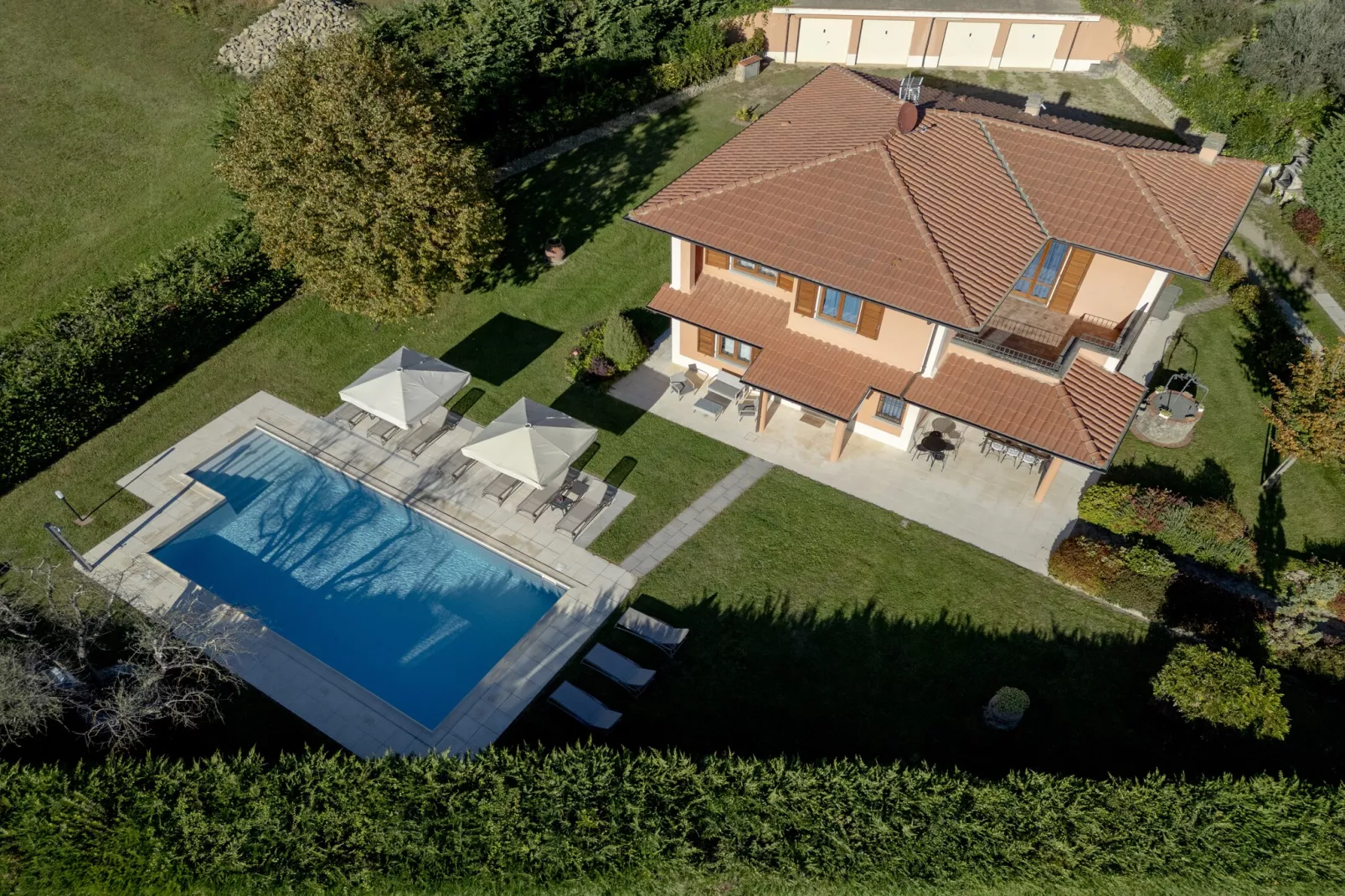 Otto a Loro Ciuffenna - Exterior in summer