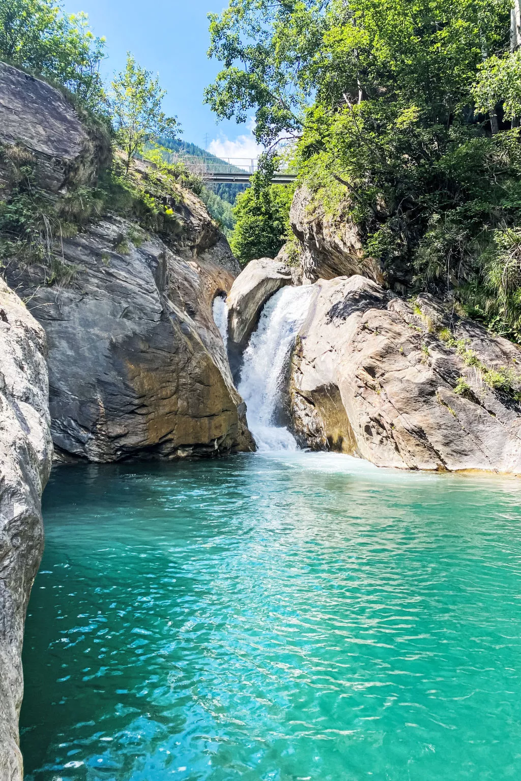 Waterfall House - Draußen