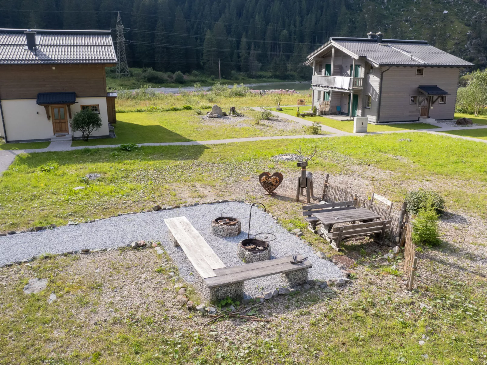 Lodge Enzian 194 im Tauerndorf Enzingerboden - Draußen