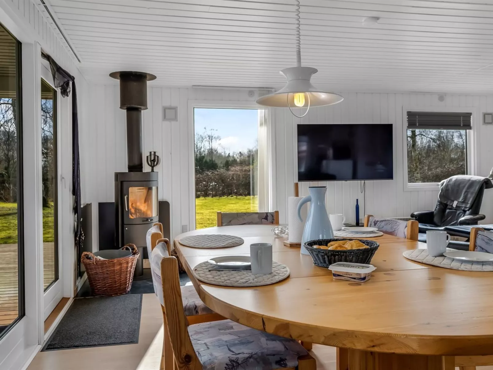 "Jytte" - 800m to the fjord - Inside