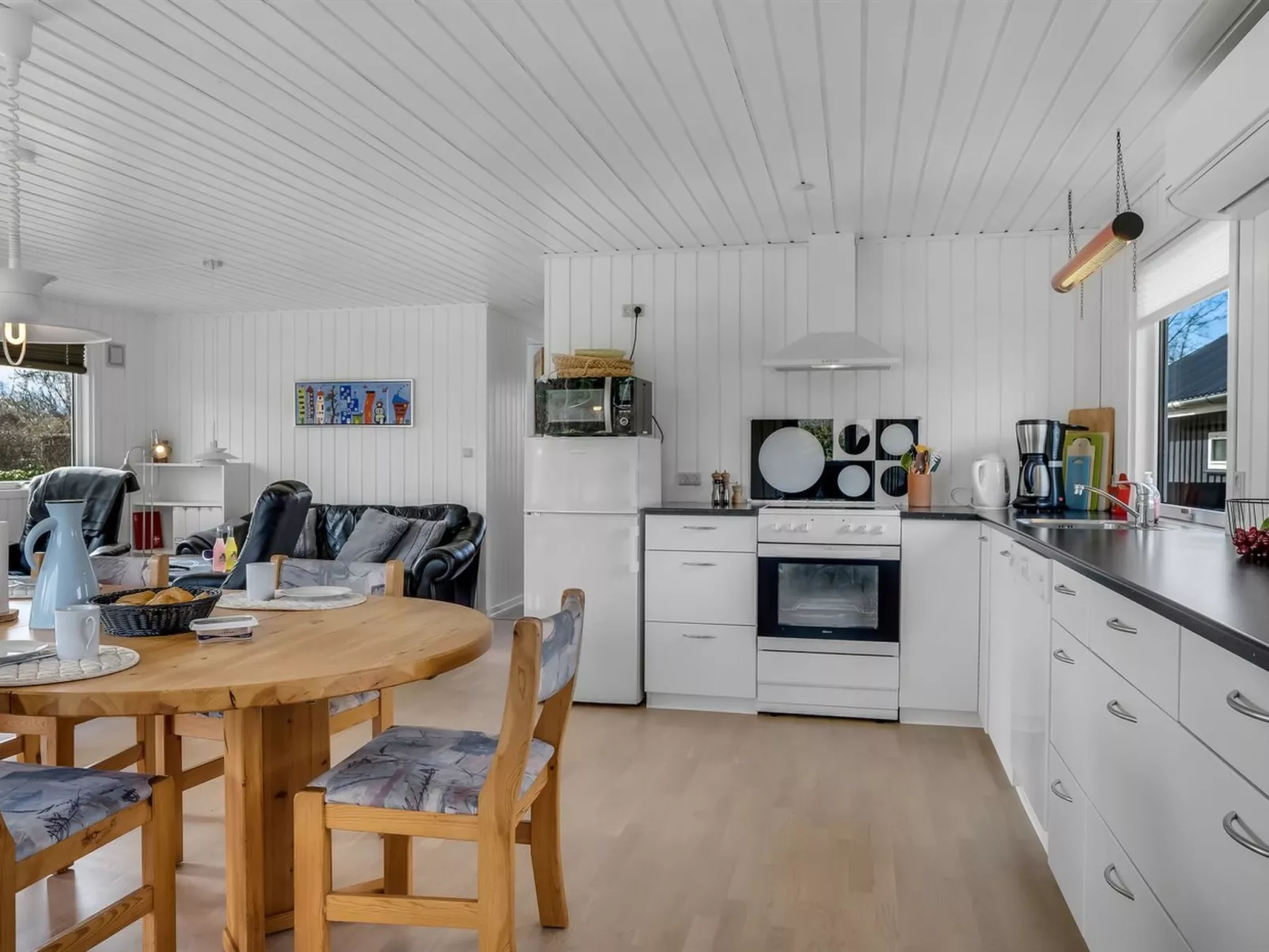 "Jytte" - 800m to the fjord - Inside