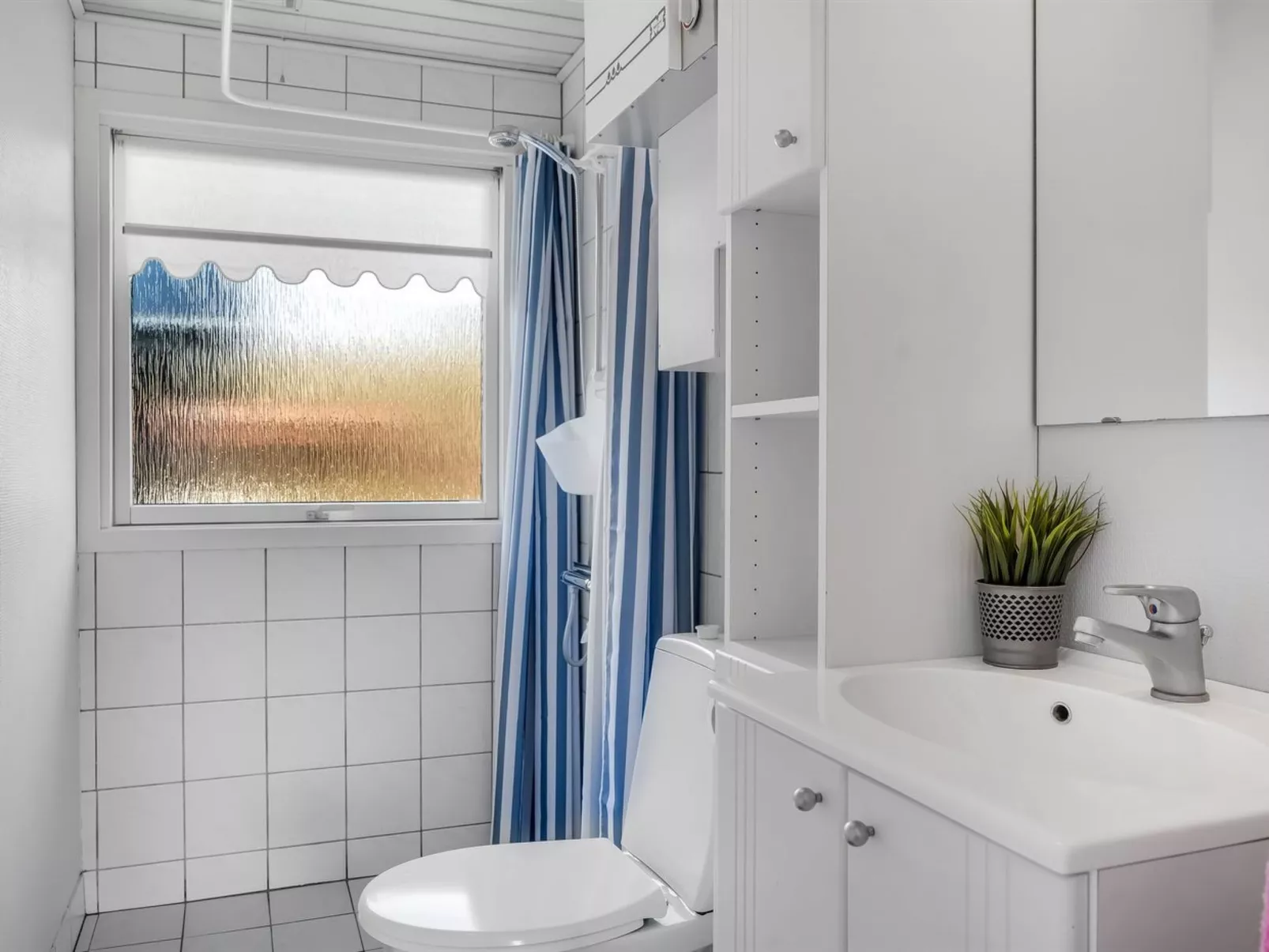 "Jytte" - 800m to the fjord - Inside