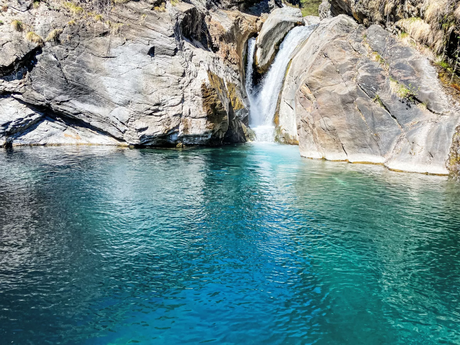 Waterfall House - Draußen