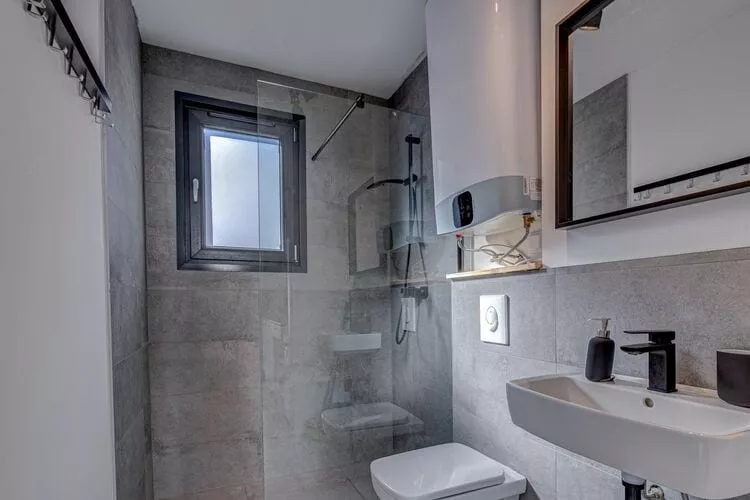 Domki 4-osobowe-Bathroom