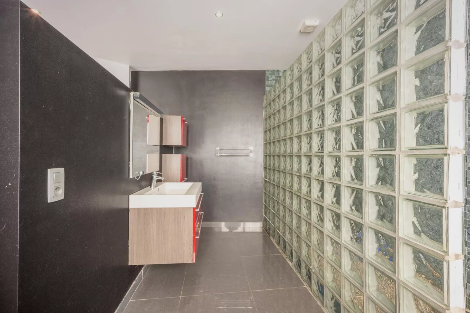 Magnifique maison de vacances pour 10 adultes avec pscine intérieure  Sauna Bains à remous et  Hamam - Salle de bain